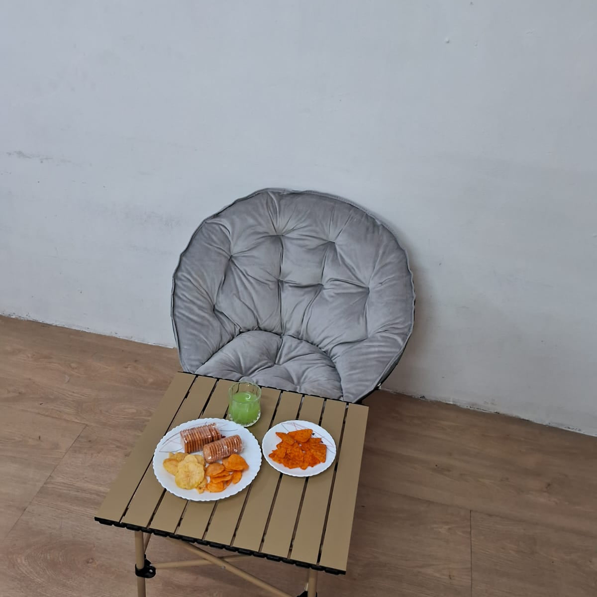 folding_moon_chair_in_velvet_material__gray